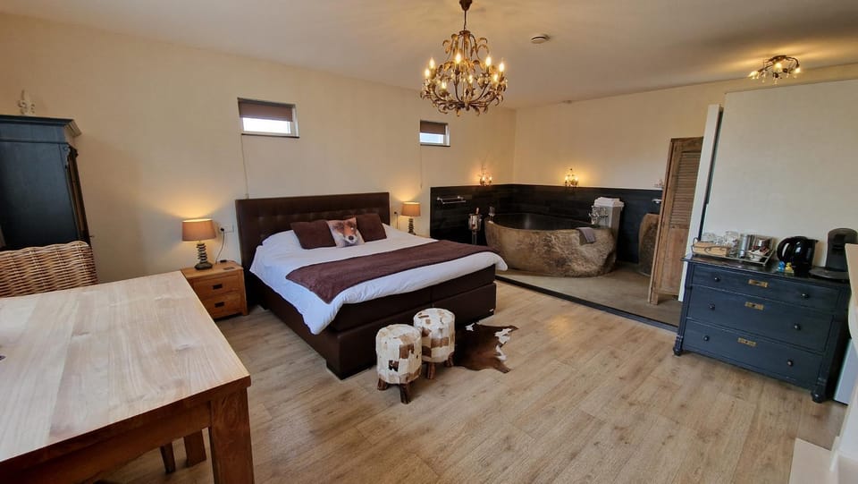 Bed, Bathroom, Photo of the whole room, Bedroom, Bath
