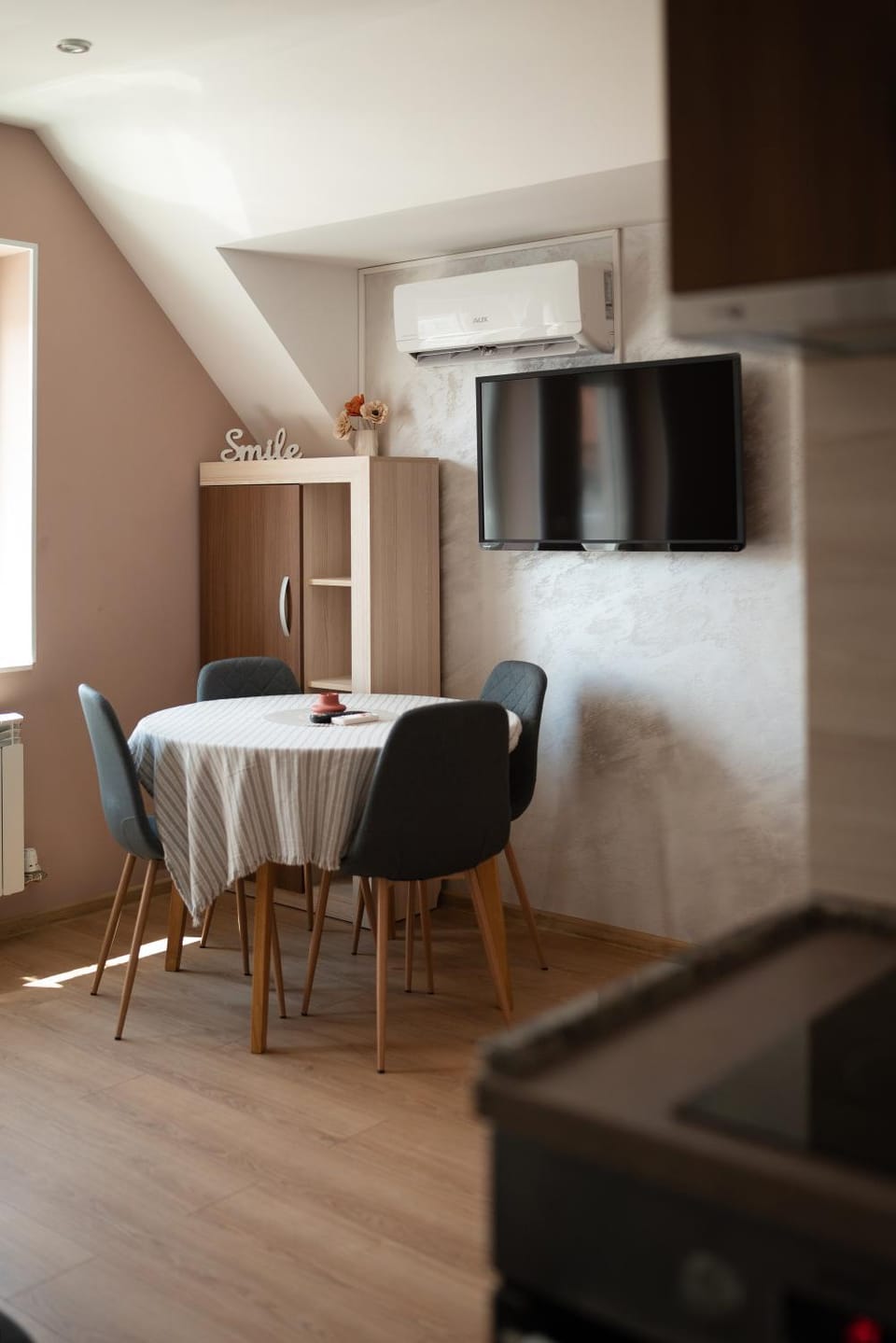 TV and multimedia, air conditioner