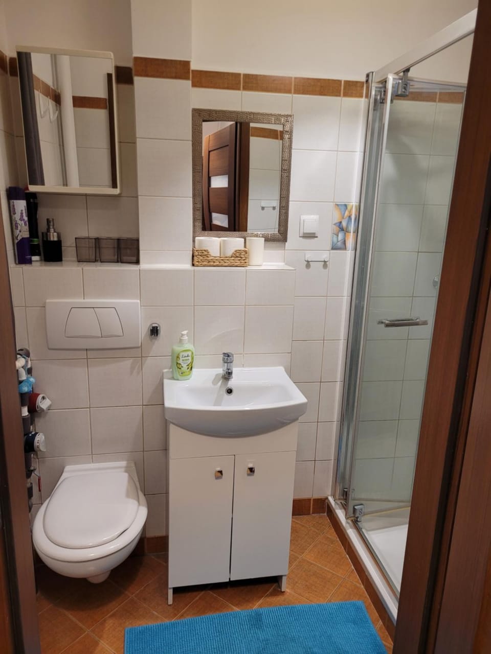Shower, Toilet, Bathroom, towels