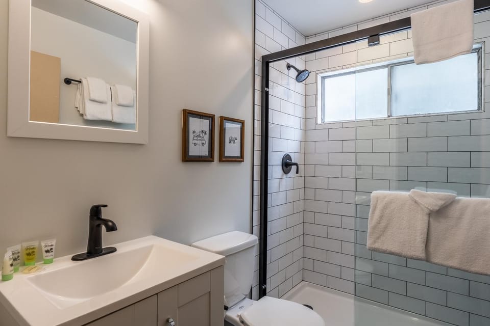 Tyrolean Village 6 2 Bedroom 1 and a Half Bath Sleeps 6 Walk to Lift Steps to town shuttle House in Mammoth Lakes