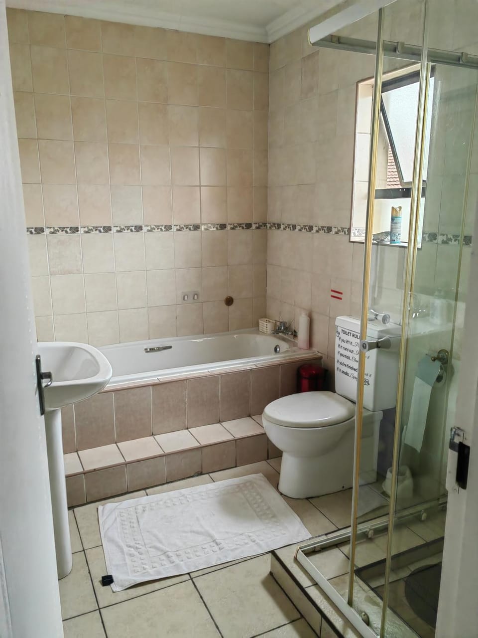 Leondale Guest House Bed and Breakfast in Gauteng