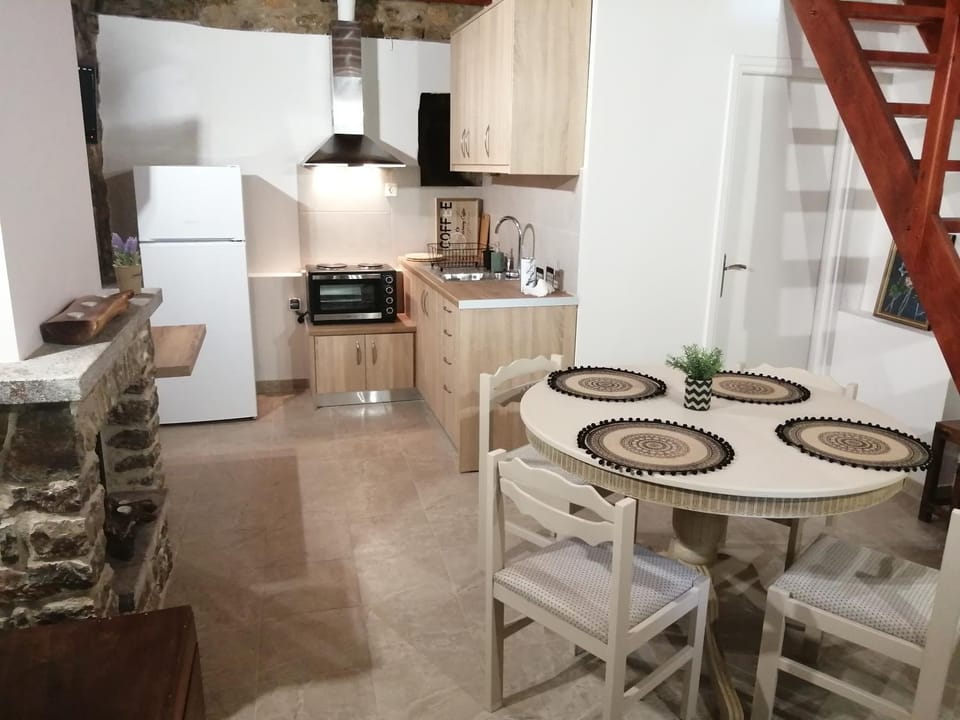 ΑΝΑΒΑΤΟΣ ΕΞΟΧΙΚΗ ΚΑΤΟΙΚΙΑ House in Decentralized Administration of the Aegean