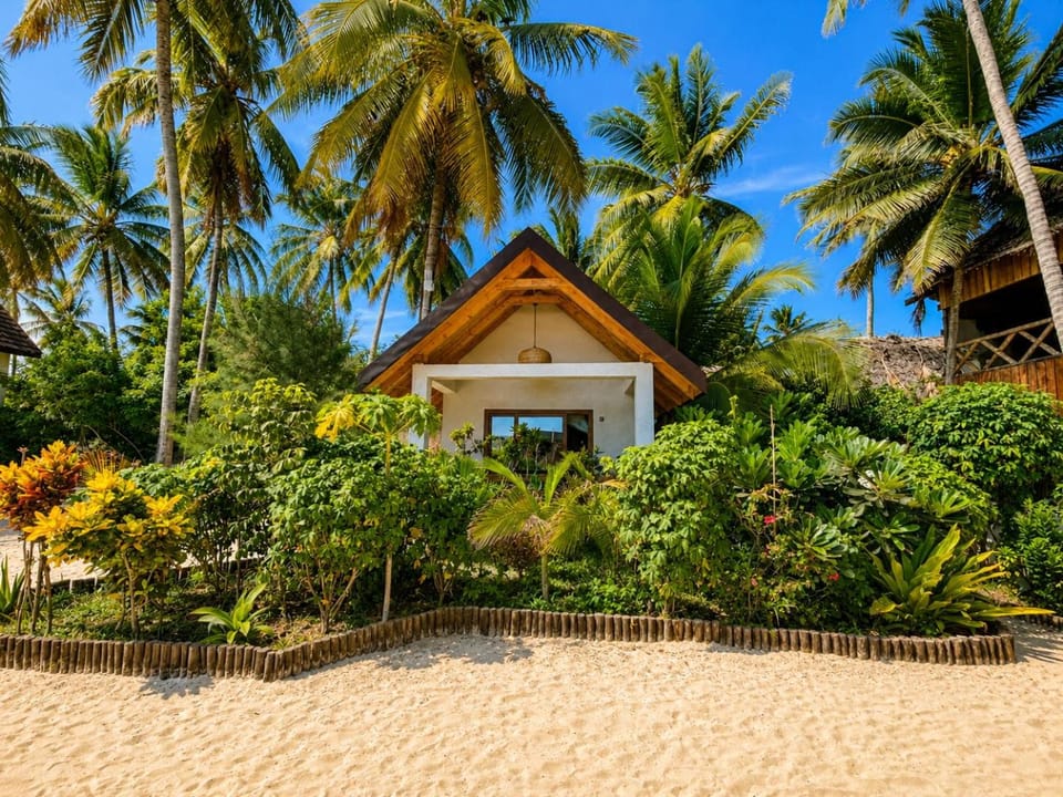 Property building, Natural landscape, Garden