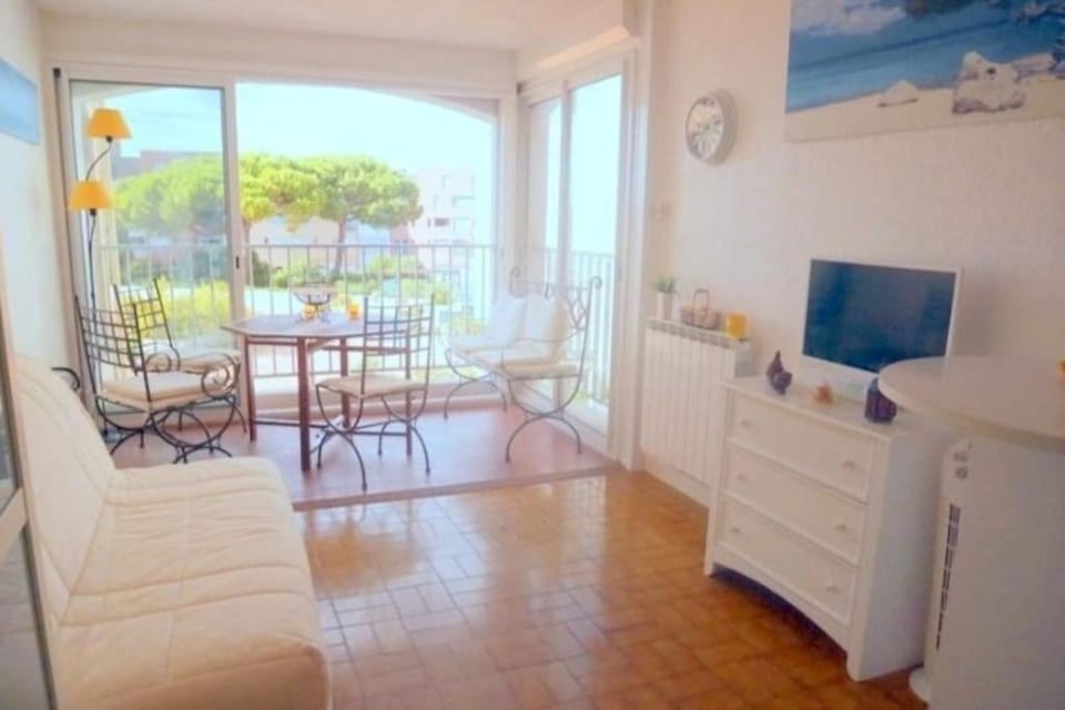 Emplacement idéal ! Studio vue port Plages à pied ! Apartment in Agde