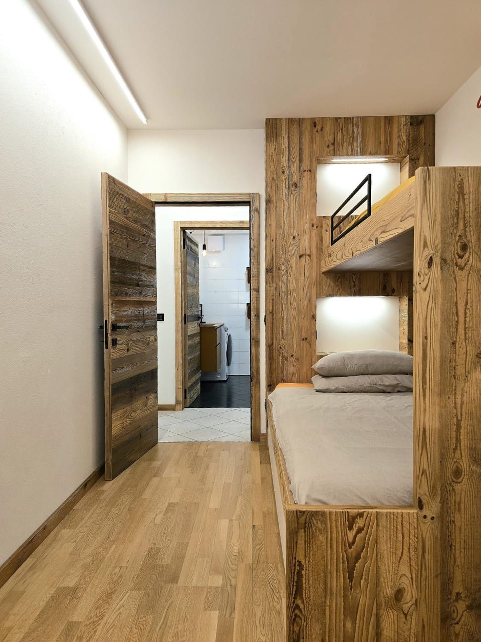 Bedroom, bunk bed