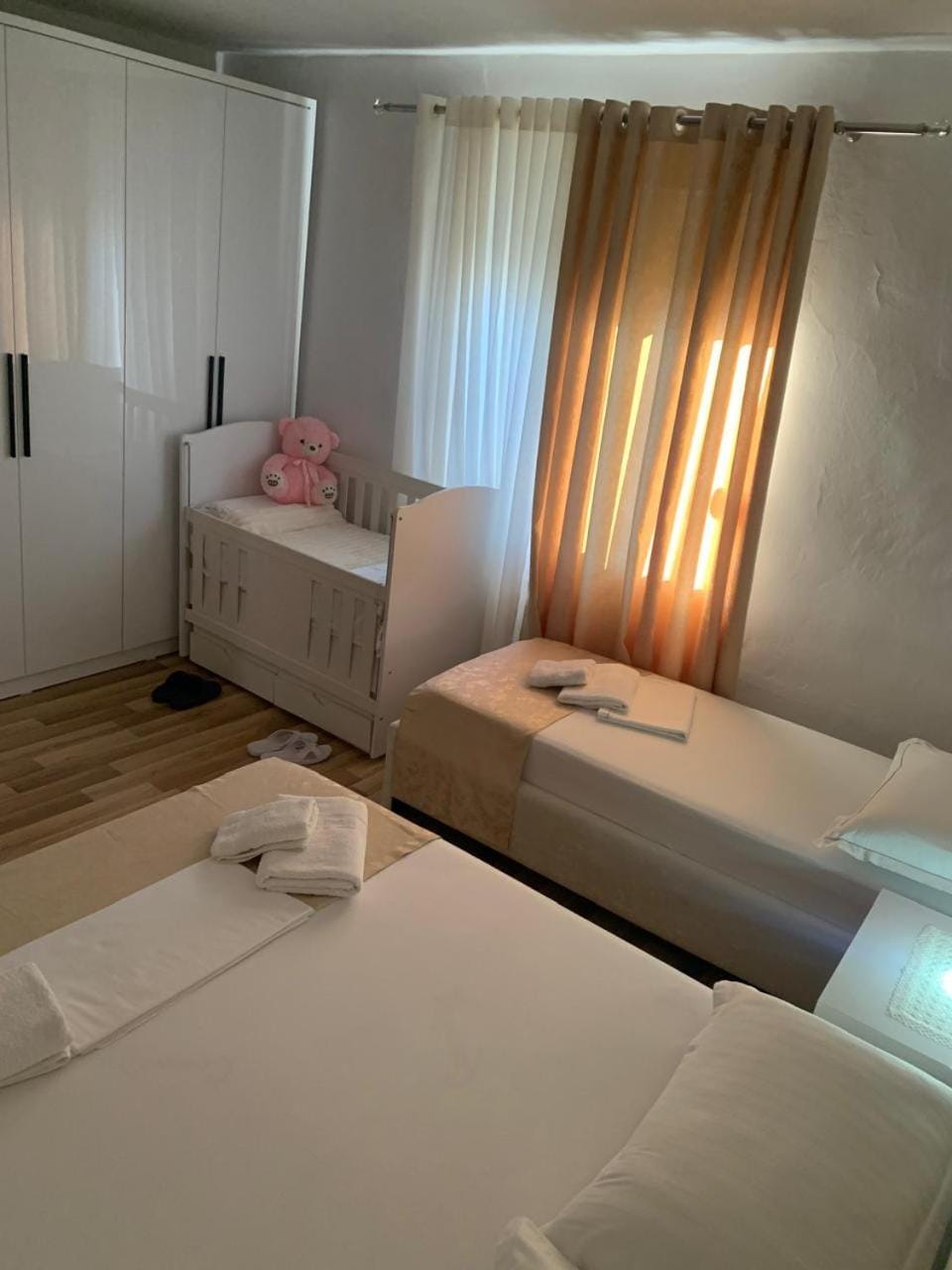 Bedroom, towels