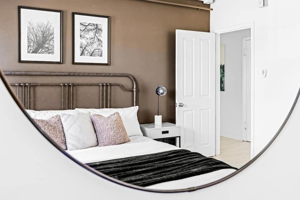 New Stylish Sanctuary - King Beds - Sloans Lake Apartment in Denver