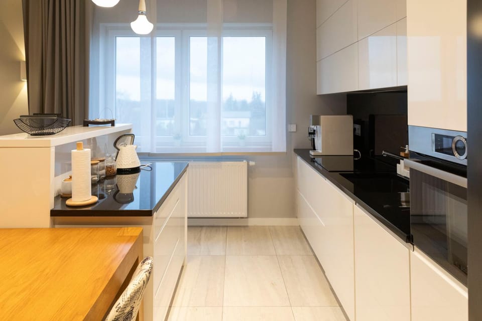 Coffee/tea facilities, Kitchen or kitchenette, stove