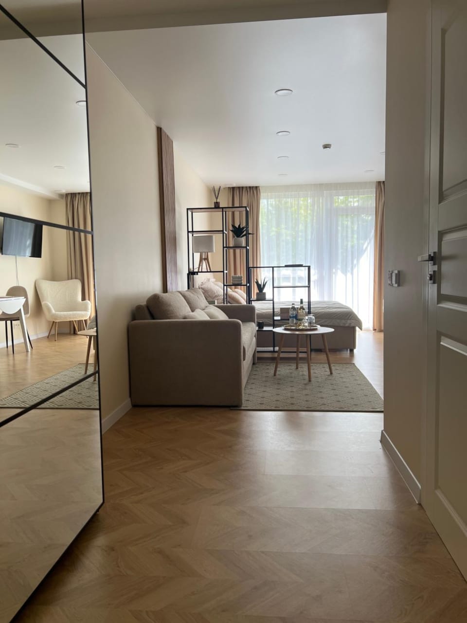 Living room, Photo of the whole room