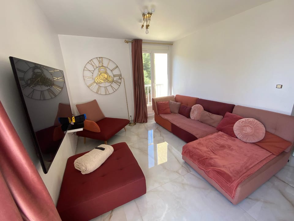 Appart T3 tout équipé calme avec prairie et parking Apartment in Toulon