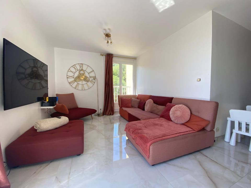 Appart T3 tout équipé calme avec prairie et parking Apartment in Toulon