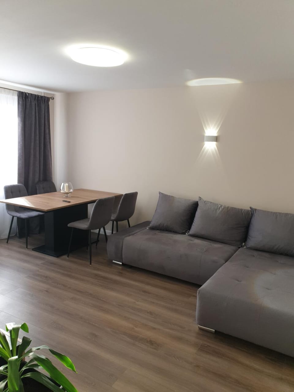 Seating area, Dining area