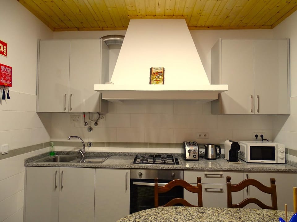 Coffee/tea facilities, Kitchen or kitchenette, minibar, pet friendly, stove, toaster