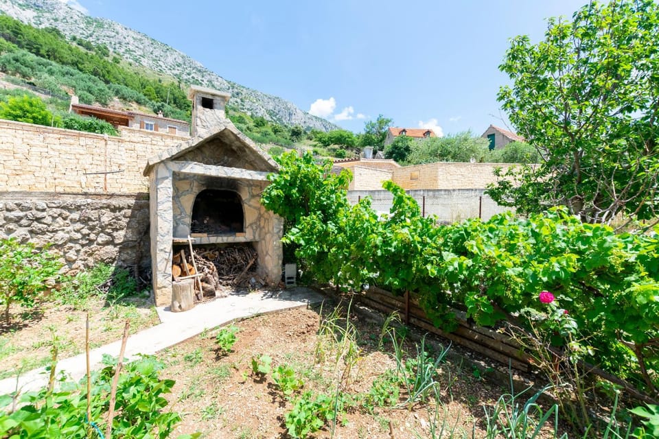 Patio, BBQ facilities