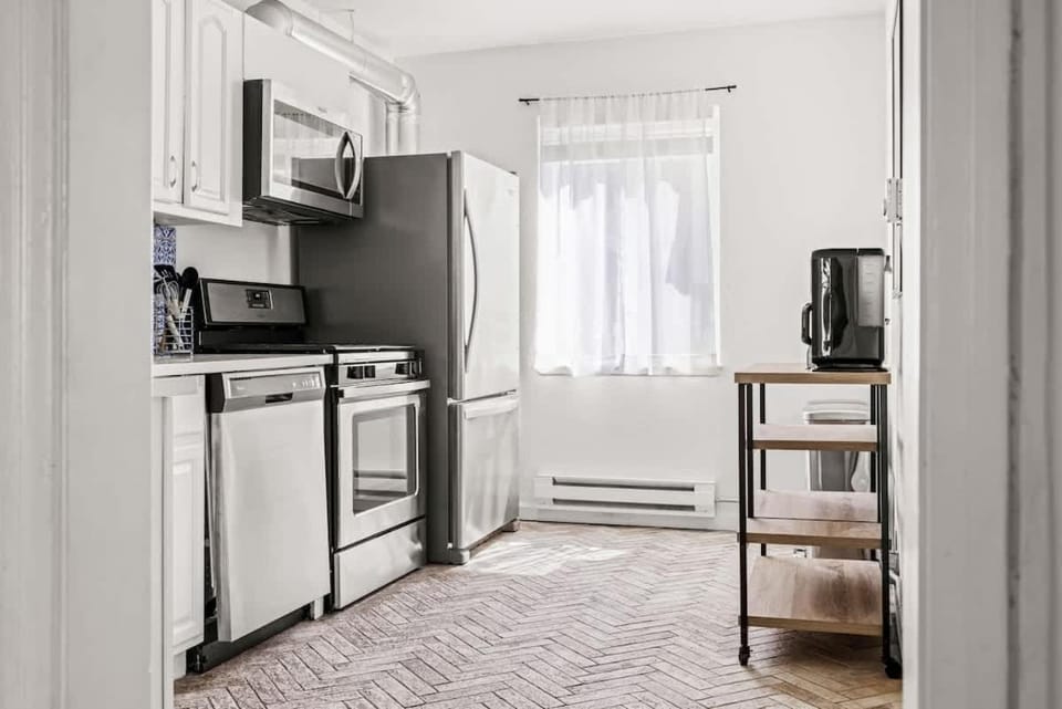 Modern Comfort - King Beds - Walk to Sloans Lake Apartment in Denver