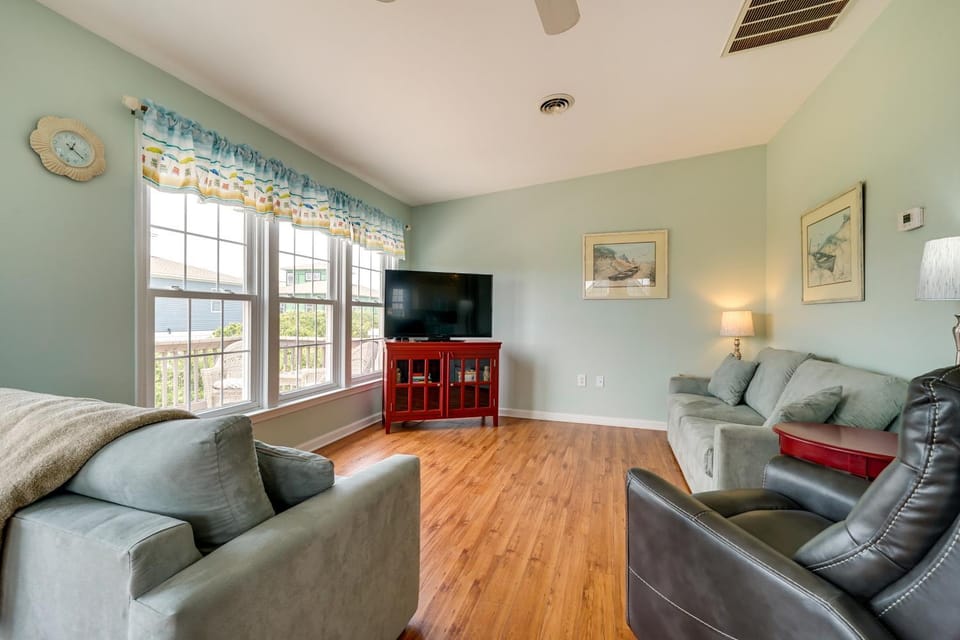 Surf City Vacation Rental - Walk to Beach House in Surf City