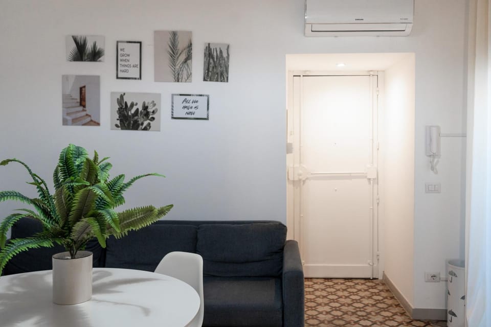 Living room, Seating area, air conditioner