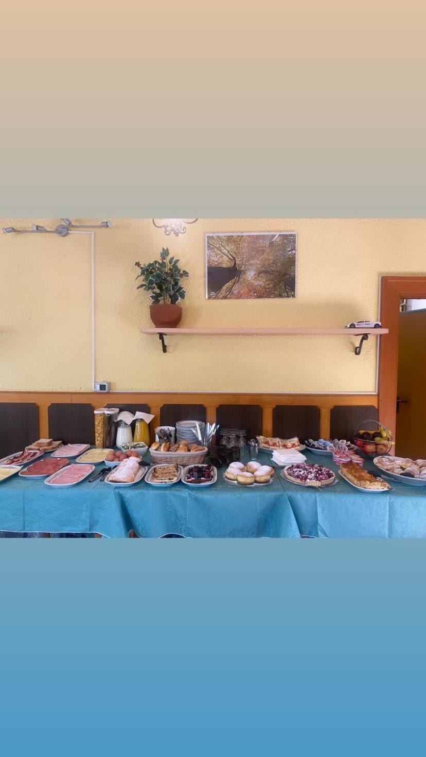 Food and drinks, Buffet breakfast