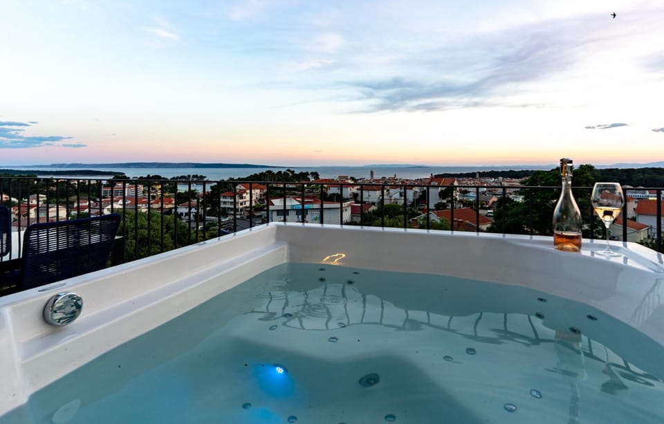 Natural landscape, Hot Tub, Hot Tub, View (from property/room), Balcony/Terrace, Balcony/Terrace, Sea view, Sunset, Bath