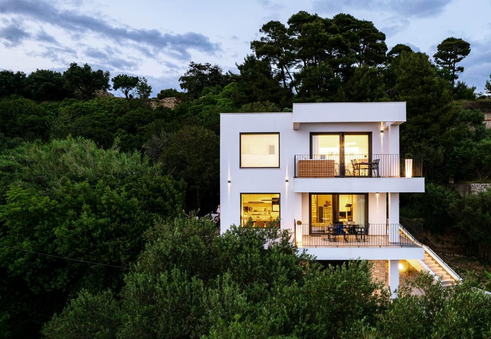 Property building, Balcony/Terrace, Balcony/Terrace