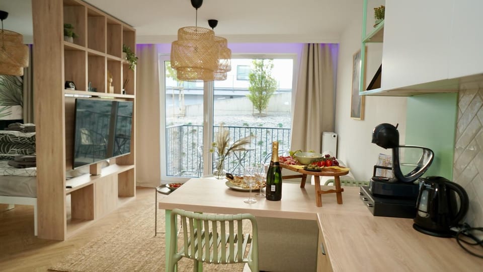 TV and multimedia, Kitchen or kitchenette