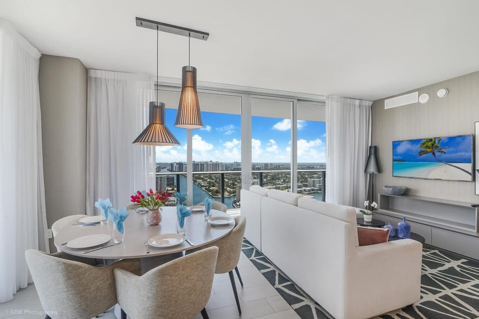 Living room, Dining area