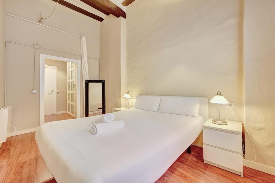 Photo of the whole room, Bedroom