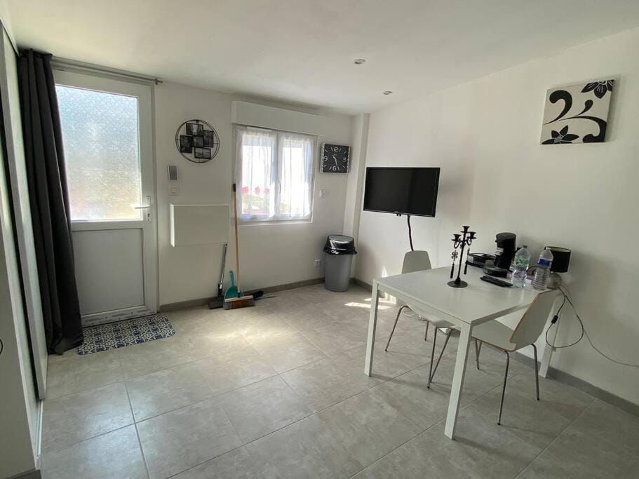 TV and multimedia, Dining area