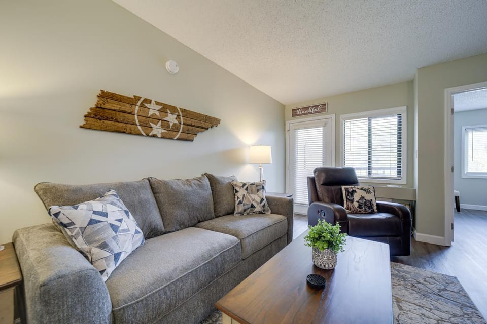 Steps to Eats & Shops! Stylish Gatlinburg Condo House in Gatlinburg