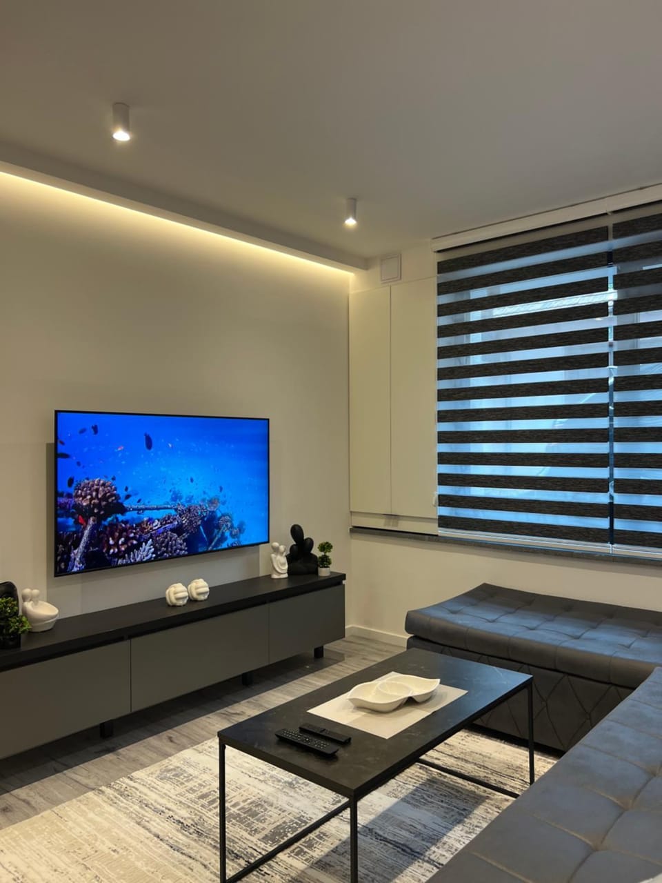 Communal lounge/ TV room, TV and multimedia, Living room, Seating area, Evening entertainment