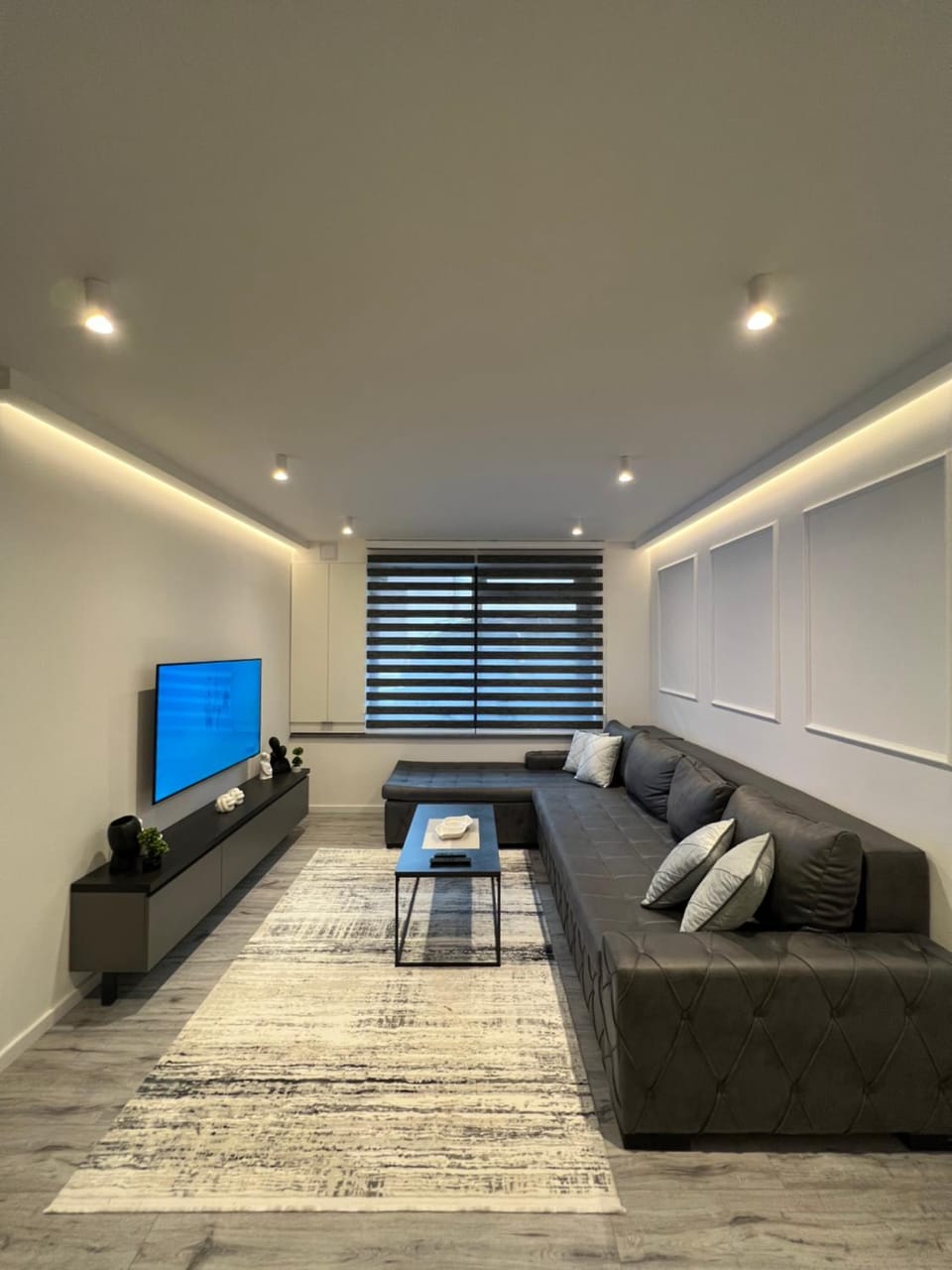 Communal lounge/ TV room, TV and multimedia, Living room, Seating area, Evening entertainment