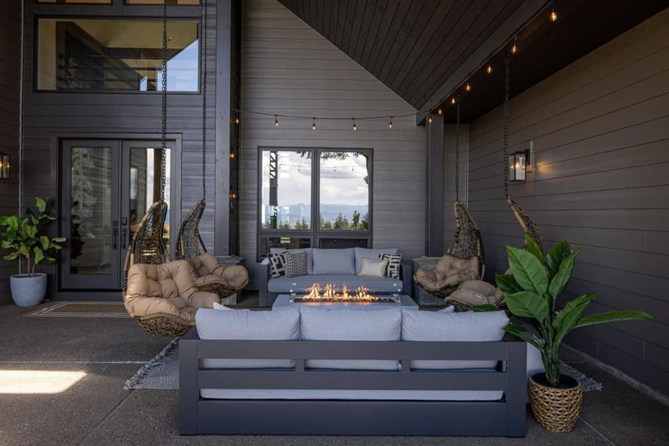 Escape to Wine Country Luxurious Getaway Awaits House in Willamette Valley
