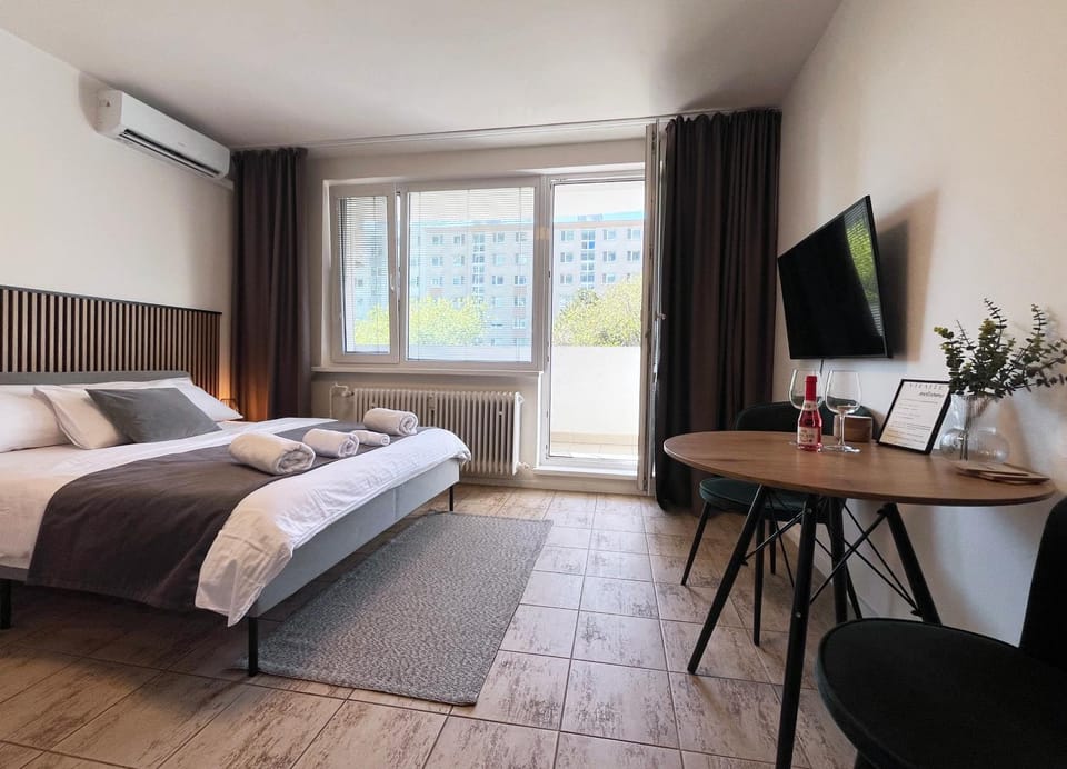 New cozy studio, AC & Balcony Apartment in Bratislava