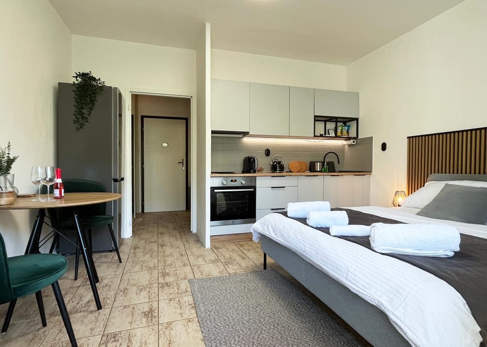 New cozy studio, AC & Balcony Apartment in Bratislava