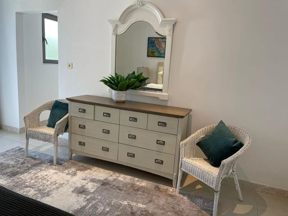 Palm Jumeirah Beachfront private pool villa 5 BR & 1 maids room with access to beach Villa in Dubai