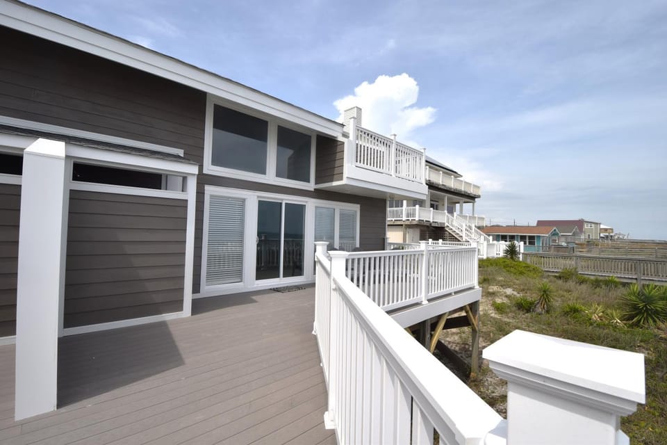 Property building, Day, Balcony/Terrace, Beach, Beach