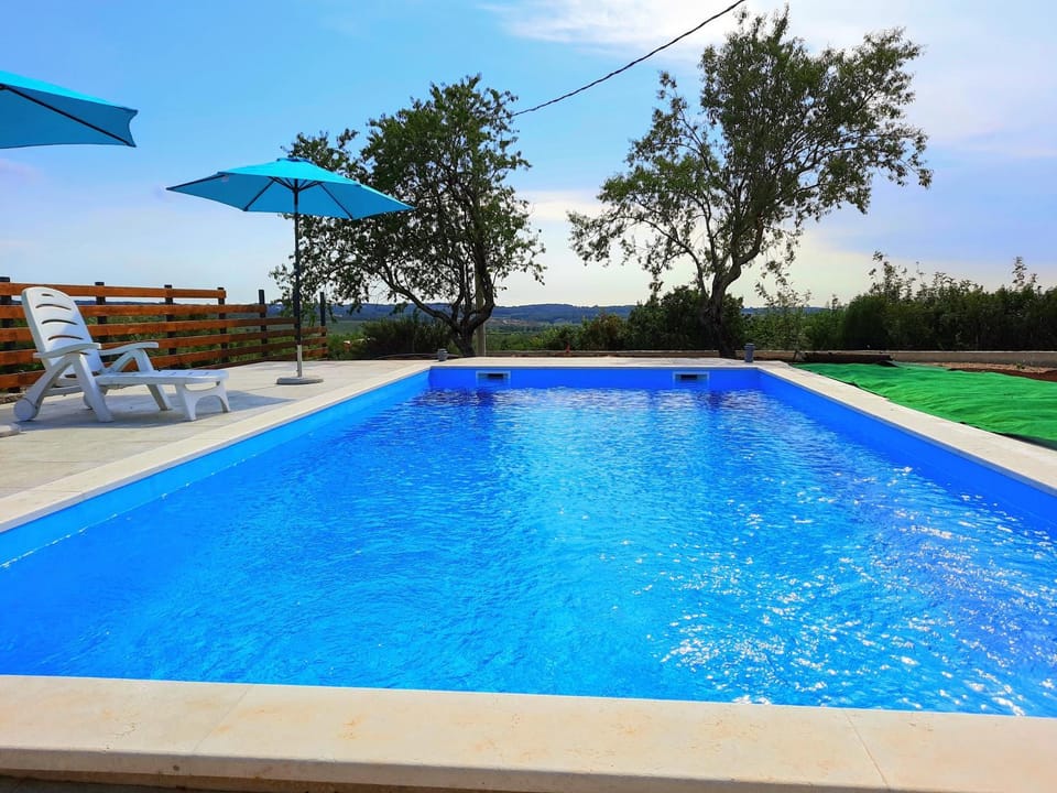 Swimming pool, Location, children, Family