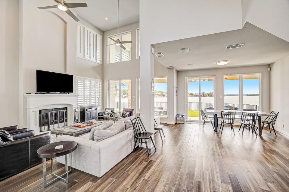 Oak Rock Point House in Lake Lyndon B Johnson