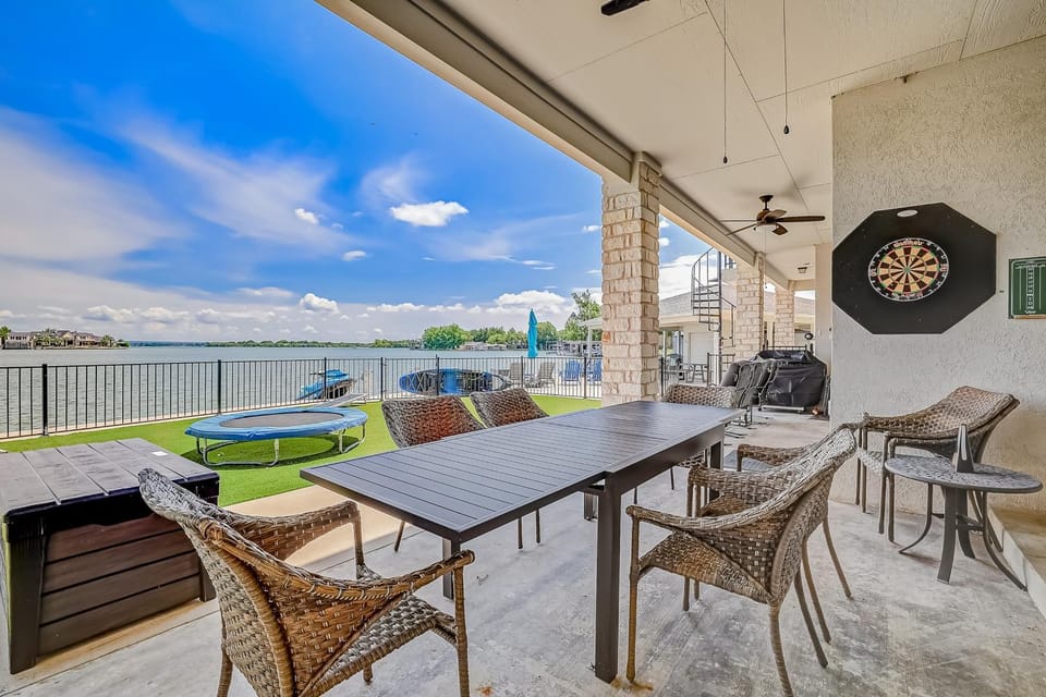 Oak Rock Point House in Lake Lyndon B Johnson