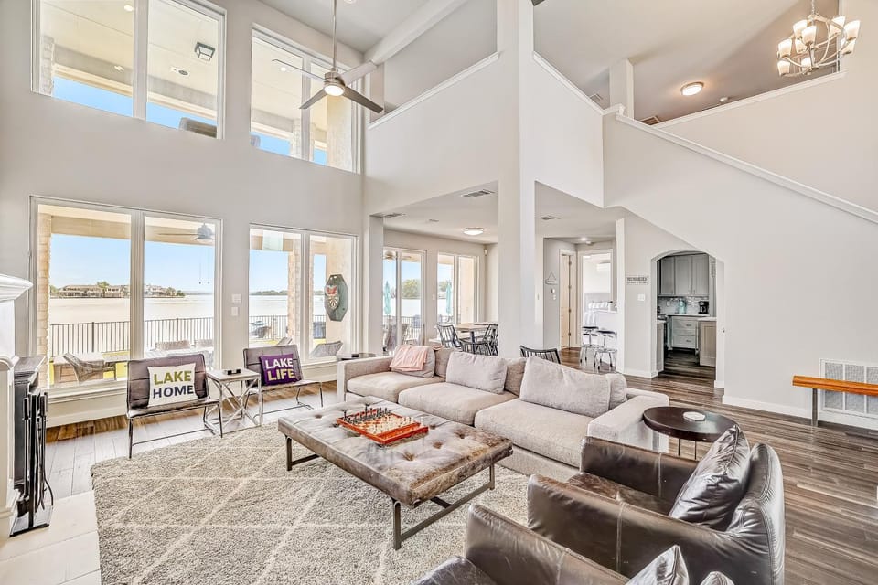 Oak Rock Point House in Lake Lyndon B Johnson