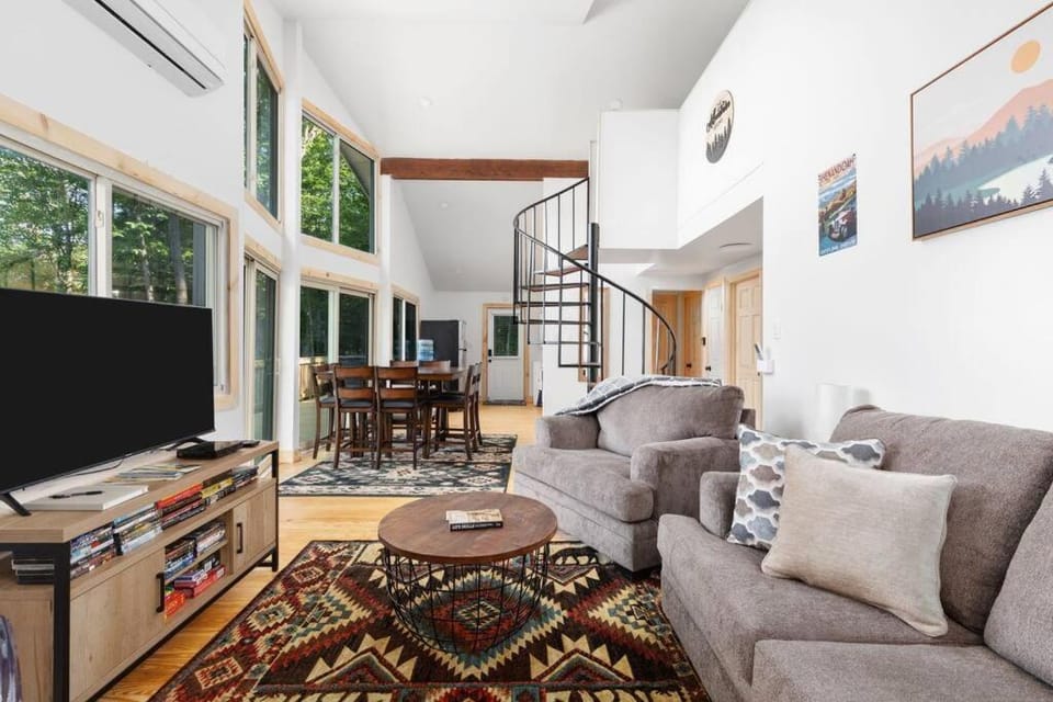 Forest Ridge Cabin - Hot Tub, Wi-Fi, National Park 15 Min, Fire Pit Cabin in Shenandoah Valley