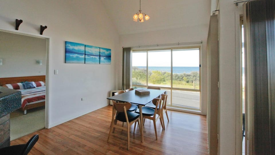 View (from property/room), Dining area, Bedroom, Sea view, Sea view