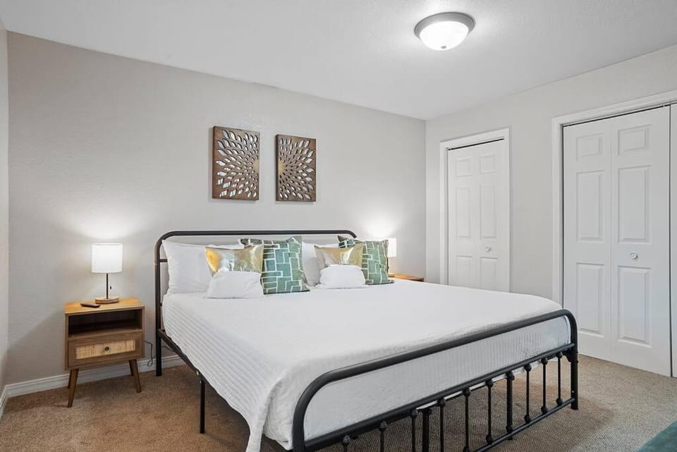 Bed, Photo of the whole room, Bedroom