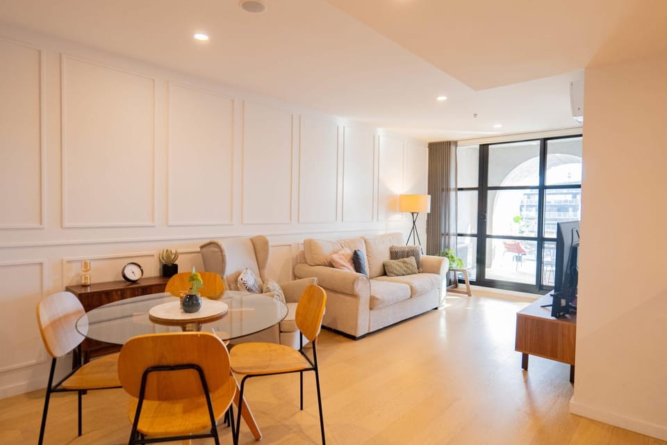 2 Bedroom 2 bath 1 Car on Lonsdale Street Apartment in Canberra