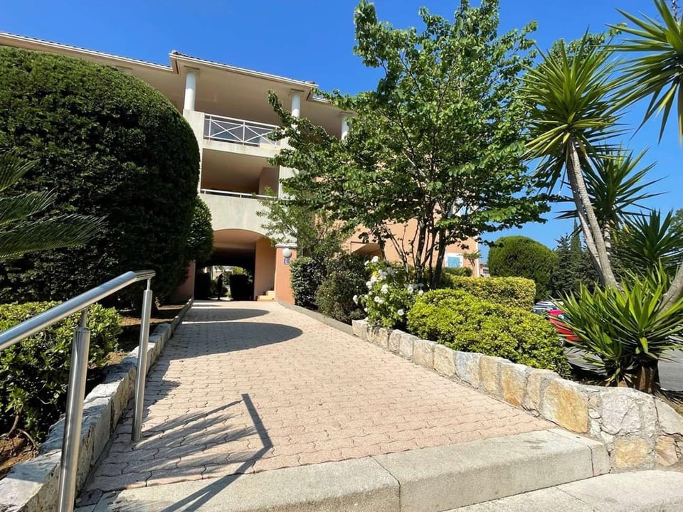 Appartement T2 avec piscine, 4 couchages - La Croix-Valmer - FR-1-226B-161 Apartment in Gassin