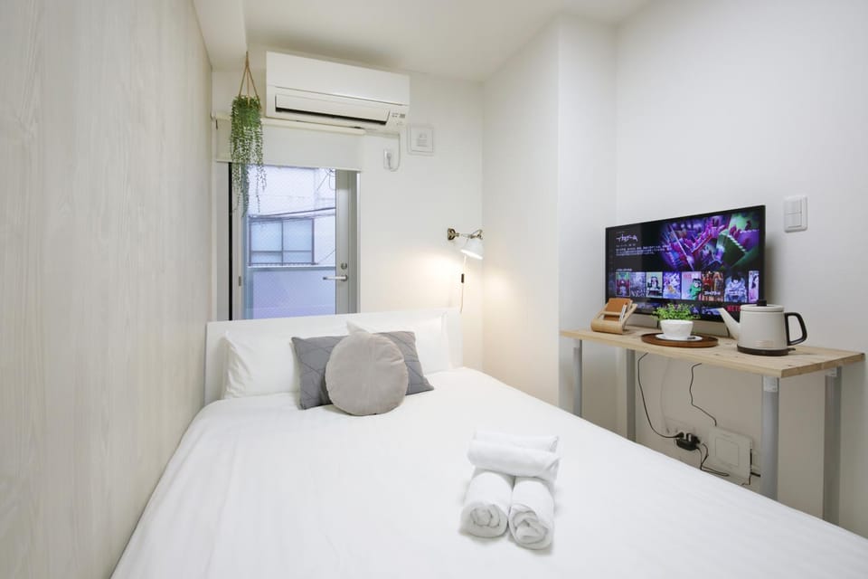 Bed, air conditioner