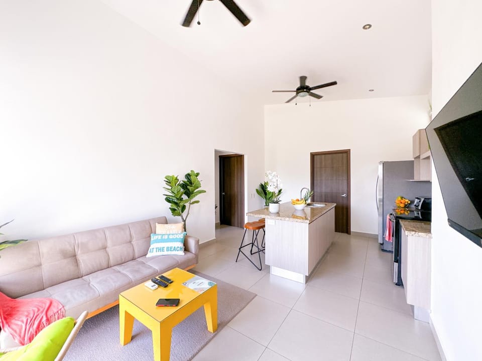 Communal lounge/ TV room, TV and multimedia, Living room, Seating area, Dining area, Evening entertainment, fireplace