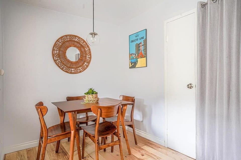 Tranquil 2BR downtown condo, Parking, King bed Apartment in Seattle