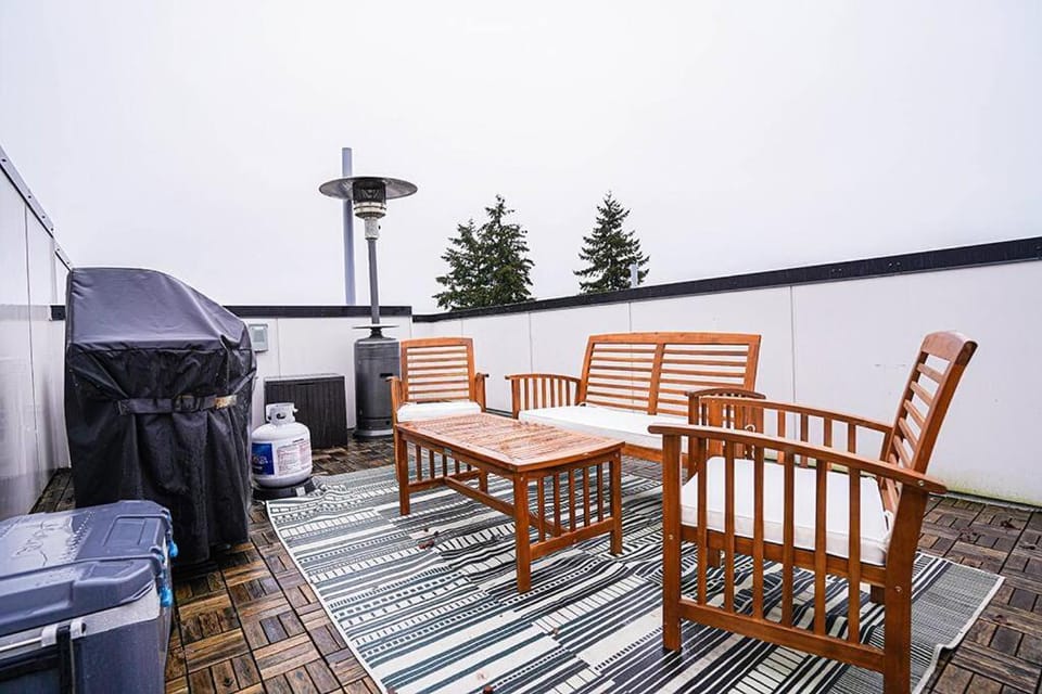 Modern Home, Rooftop view, 3 block Beacon station House in Seattle