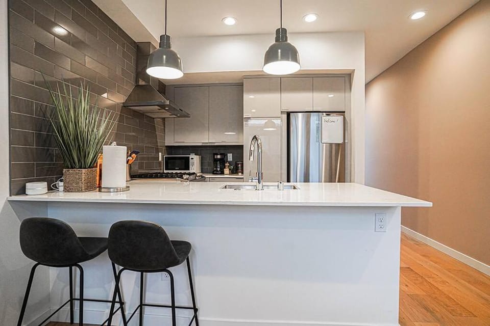 Modern Home, Rooftop view, 3 block Beacon station House in Seattle